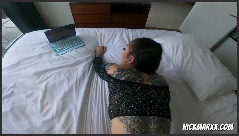 NickMarxx E05 Twerking Elle  Twerking Elle