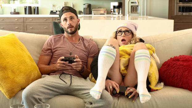 HotGirlsGame 2023 09 09 Susie Stellar Gamer Girl Suprise