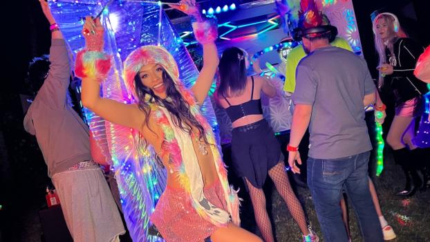 LetsPostIt 2025 10 06 Lux La Fox Silent Disco Party