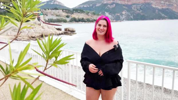 JacquieEtMichelTV 2025 11 17 Venus 25 years old from Apt