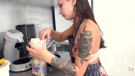 JacquieEtMichelTV 2025 11 02 Emma An Outstanding Cook And Naughty Girl