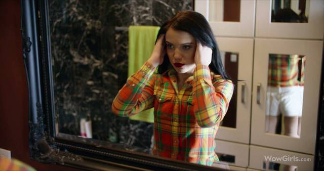 18 11 07 Hazel Hotel Girl