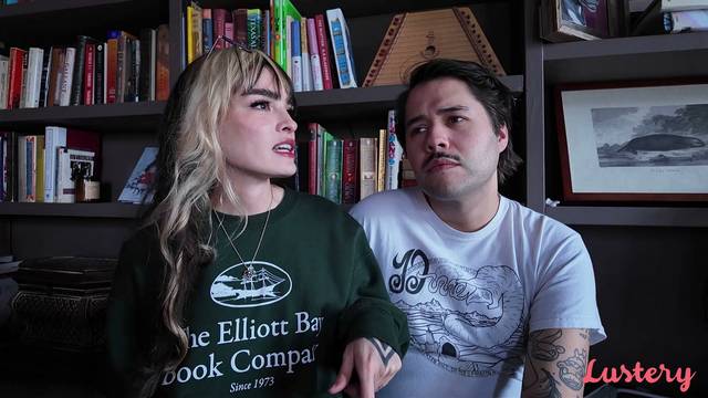E2032 Holly Beth And Hairy Styles A Very Booktok