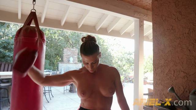 25 02 28 Ariel X Pov Boxing