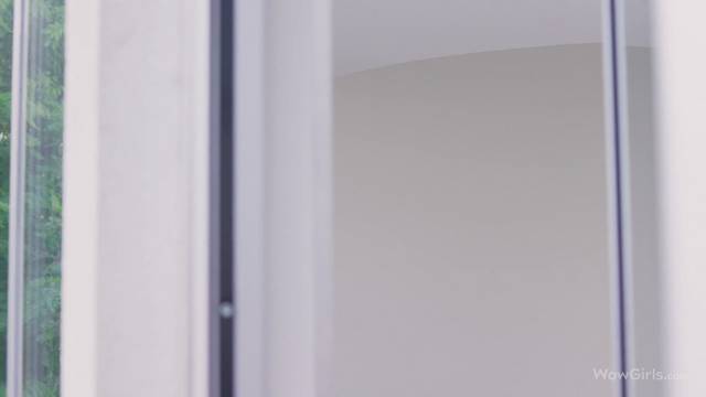 19 12 20 Leila Fiore A Slutty Guest