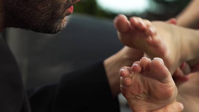 LoveHerFeet 26 03 24 Blondie Bombshell Footastic Love Language