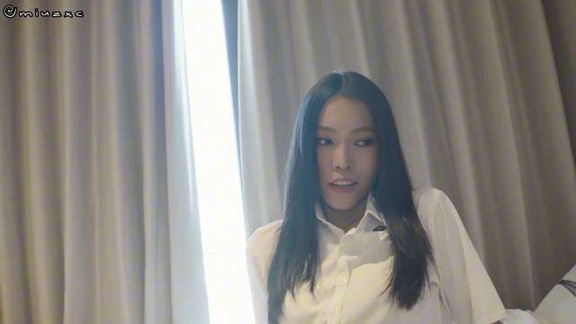 Miuzxc – Insert the slutty real estate agent she’s squirting
