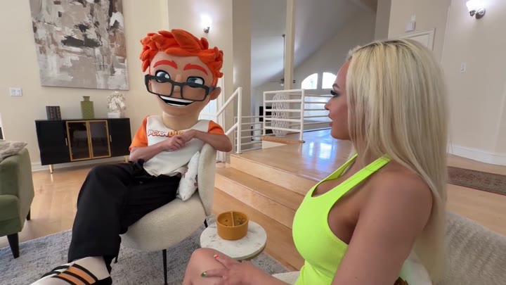 PornDudeCasting 26 05 30 Bad Bella Meets Porn Dude’s Trouser Snake