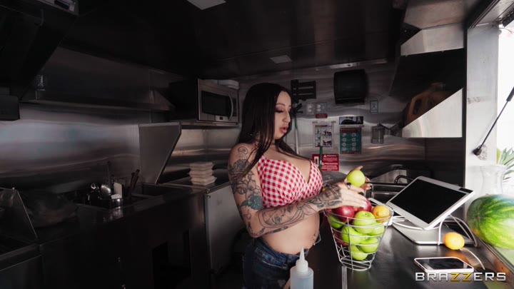 Brazzers – Food Truck Serves Big Oily Ass